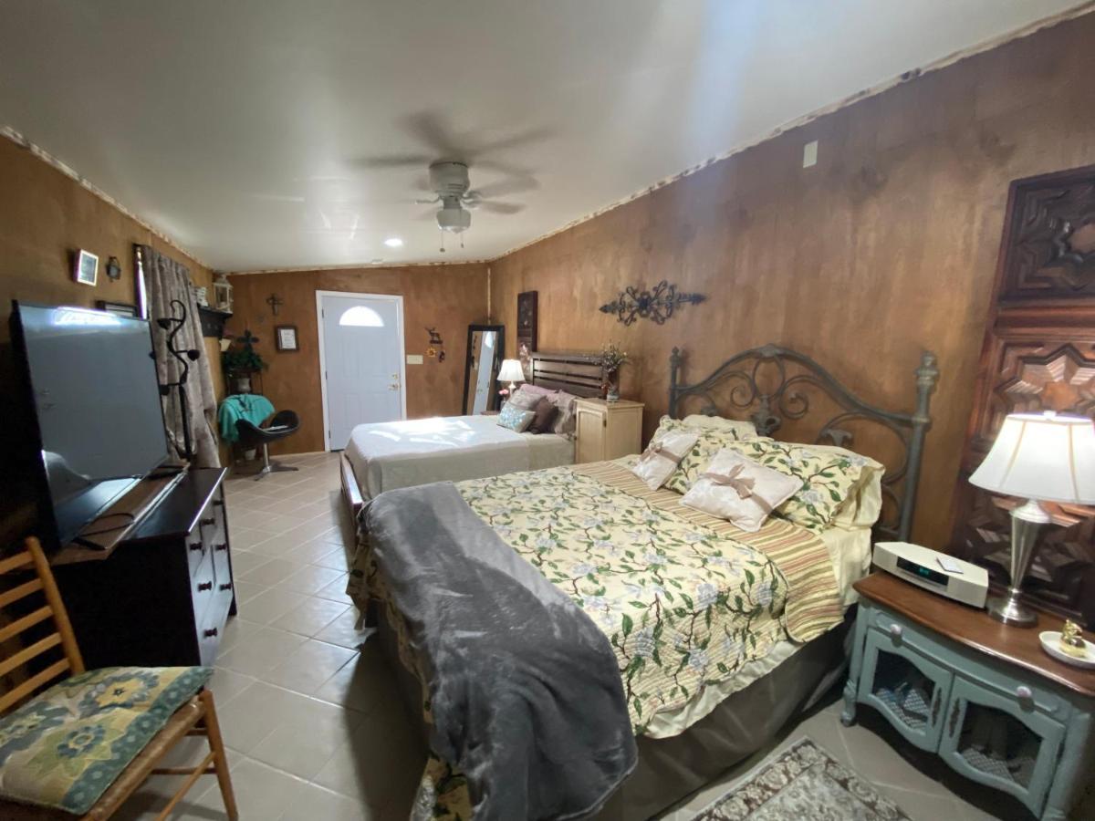 Hilda'S Garage~Bandera, Tx. Apartment Exterior photo